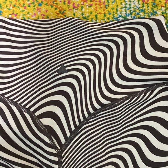 Medium vitality leggings. Excellent condition - Picture 3 of 3